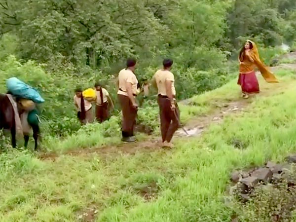 Akbar Comes To A Village