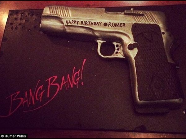 Demi Moore Gifts Gun-Shaped 'Best Birthday Cake' To Rumer Demi Moore Gifts Gun-Shaped 'Best Birthday Cake' To Rumer