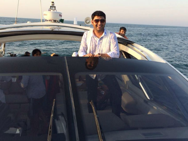 Kapil Alone On Boat?