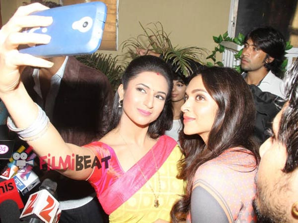 Divyanka And Deepika Selfie