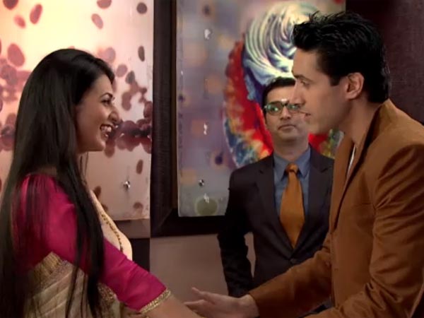 Mani Arrives Mani Arrives