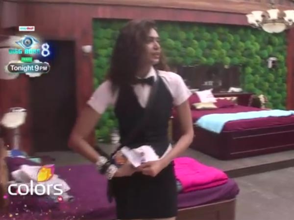 Karishma Hiding Karishma Hiding