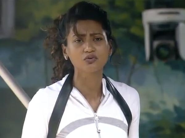 Nigaar Asks To Throw Her Stuff Nigaar Asks To Throw Her Stuff