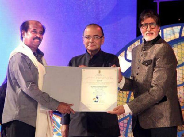 Rajinikanth Touches Amitabh Bachchan's Feet, Gets Emotional At IFFI