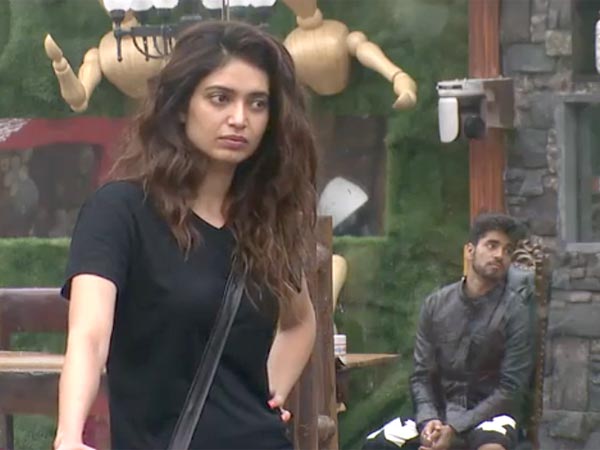 Diandra Uncomfortable With Gautam's Closeness On Bigg Boss 8! 