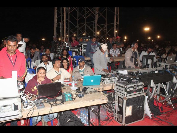 The Crowd Booed The Actors The Crowd Booed The Actors