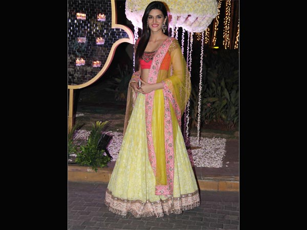 Pics: Akshay Kumar, Priyanka Chopra, Celebs At Manish Malhotra's Niece Reception