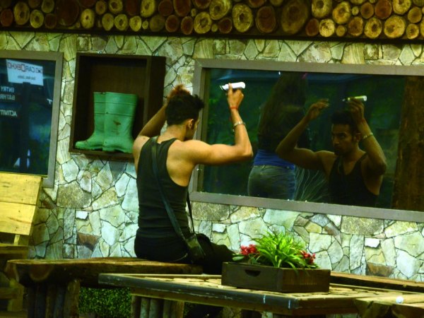 NO! Upen Patel Will Not Shave His Head On Bigg Boss 8!