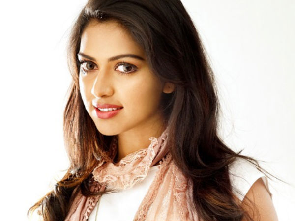 Amala Paul for Velaiyilla Pattathari