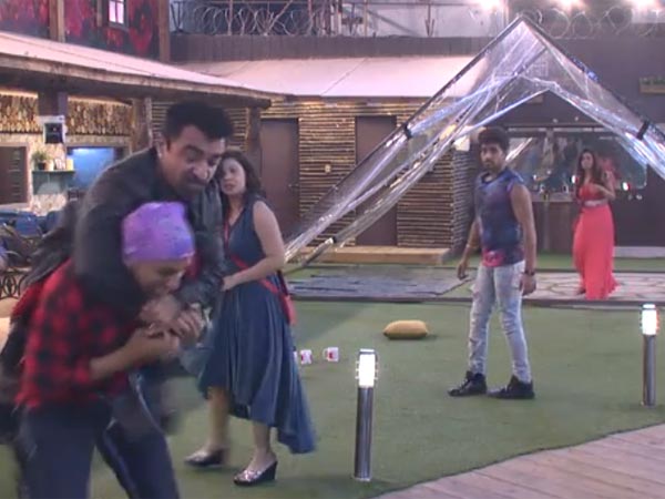 Ajaz Punched Ali Ajaz Punched Ali