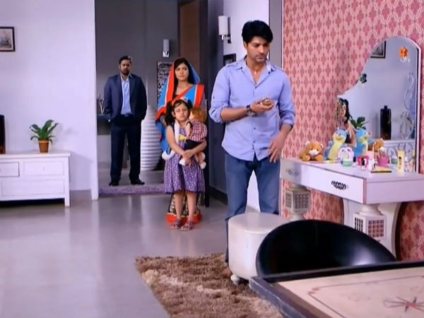 Sooraj Goes In Search Of Sandhya