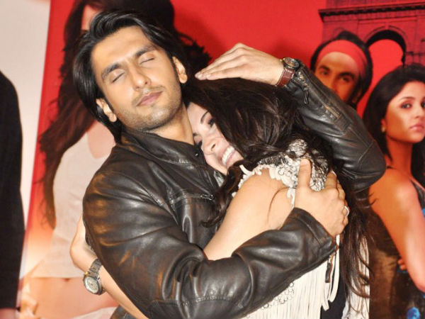 Ranveer Singh-Anushka Sharma's Love Hug