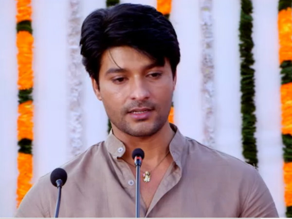 Diya Aur Baati Hum: Sooraj Gives Tearful Speech; Will Sandhya Accept Sooraj’s Apology?