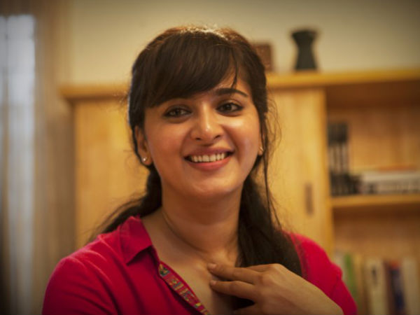 Anushka as Thenmozhi