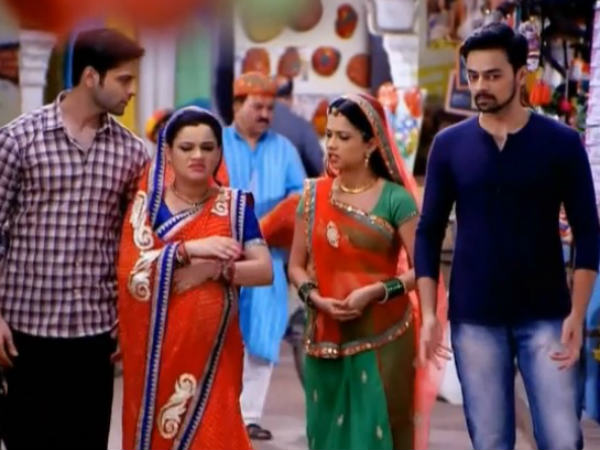 Spoiler: Diya Aur Baati Hum - Bhabho Divides House; Teaches Meenakshi, Emily A Lesson? Spoiler: Diya Aur Baati Hum - Bhabho Divides House; Teaches Meenakshi, Emily A Lesson?