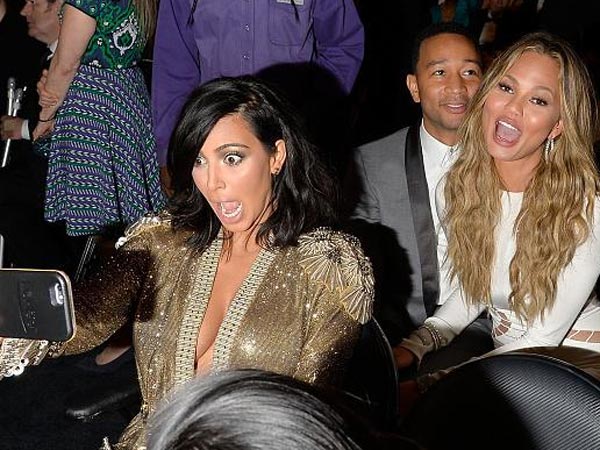 Kim Kardashian Grammy Selfie