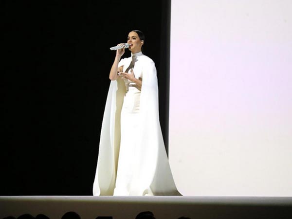 Katy Perry Plays It Soft!