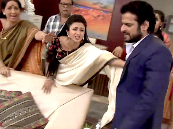 Ishita Tries To Stop Raman Ishita Tries To Stop Raman