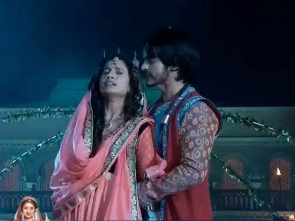 Salim Holds Anarkali's Hands