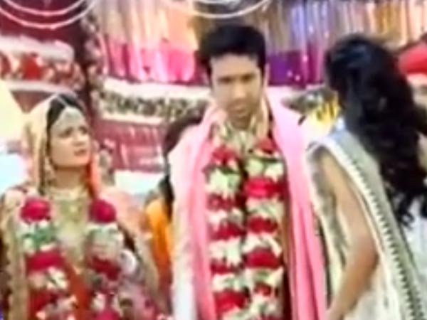 Amritha Comes To The Wedding Amritha Comes To The Wedding