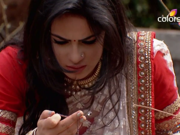 Ishaani Finds Locket Ishaani Finds Locket