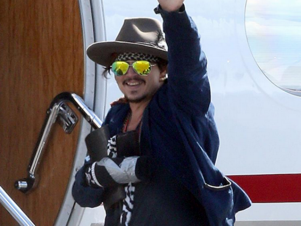 Johnny Depp Injured His Left Hand While Filming 'Pirates of the Carribbean 5' Johnny Depp Injured His Left Hand While Filming 'Pirates of the Carribbean 5'