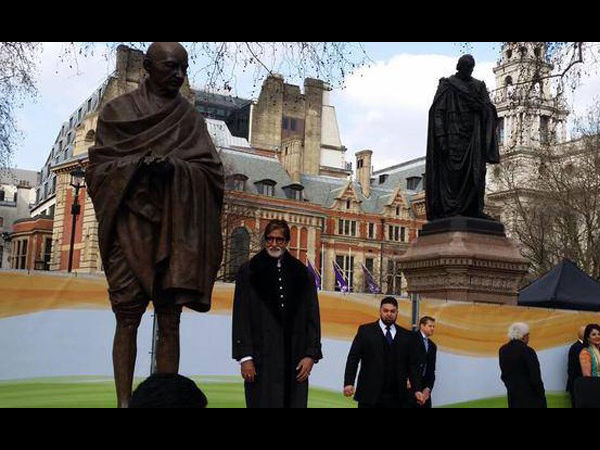 Amitabh Posing Amitabh Posing