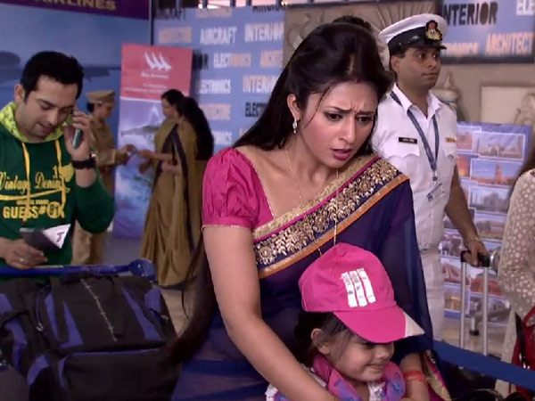 Ishita Hides Ruhi
