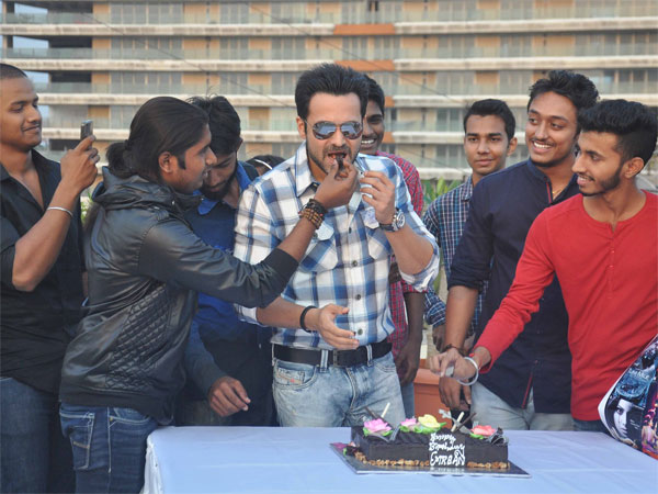 Fans With Emraan