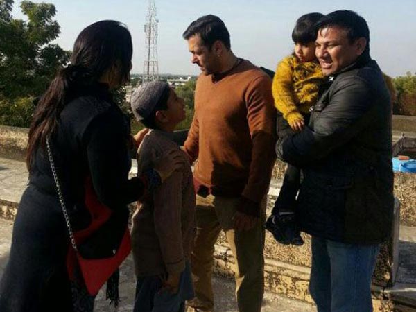 Salman Khan With Fans