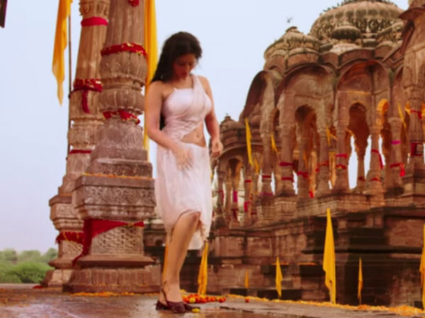 Sunny Leone In Village-Girl Look