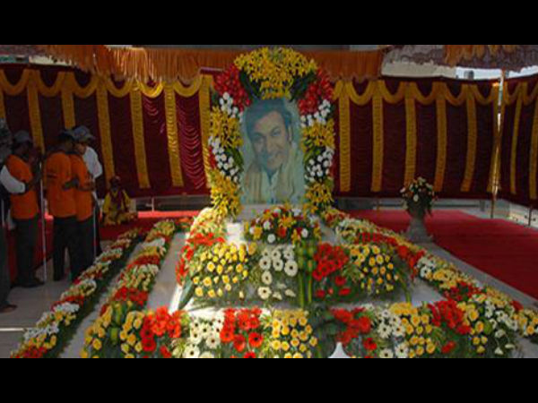 Pics: Dr Rajkumar's 9th Death Anniversary 