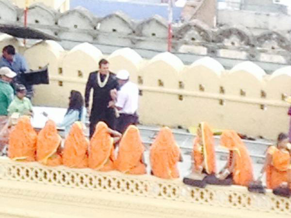 Salman Khan On PRDP Sets
