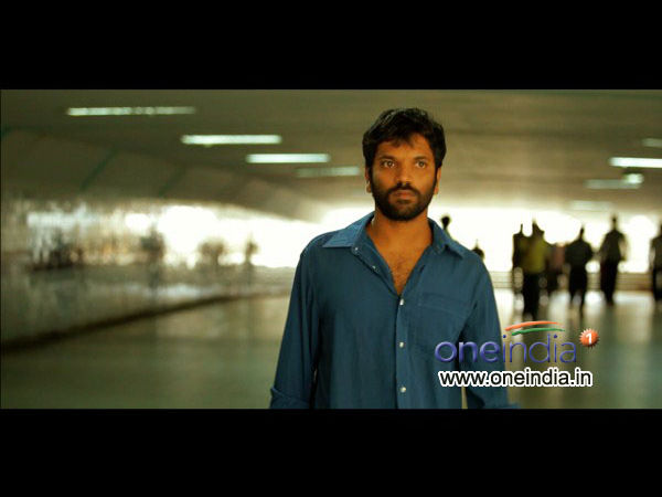 Sathish Neenasam As Usher/Torch-Shiner Sathish Neenasam As Usher/Torch-Shiner