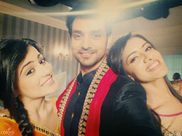 Shakti-Radhika-Smriti (Ranveer-Ishaani-Ritika)