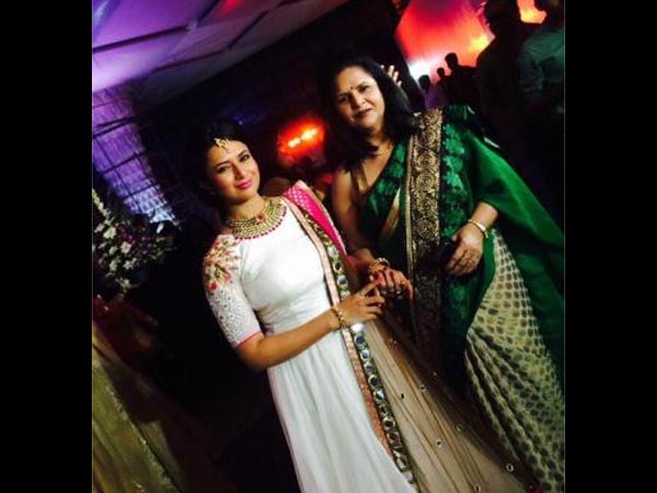 Divyanak Tripathi With Mother