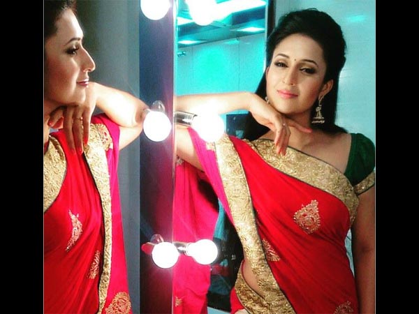 Divyanka Tripathi Pose