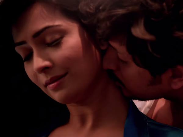 Radhika Pandit And Ajai Rao Does It For 'Endendigu'(WATCH) Radhika Pandit And Ajai Rao Does It For 'Endendigu'(WATCH)