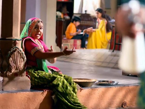 Bhabho Angry On Sandhya!