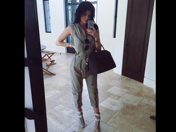 Kylie Jenner Slams Pregnancy Rumours With This Selfie!