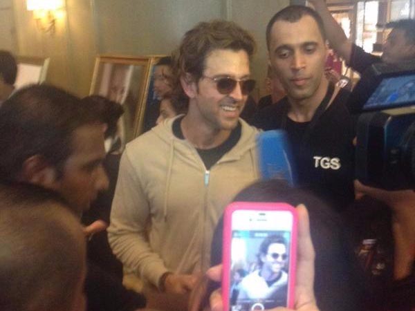 Hrithik Talking To Fans