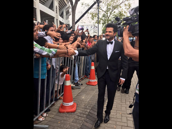 Anil Kapoor Greeting Fans