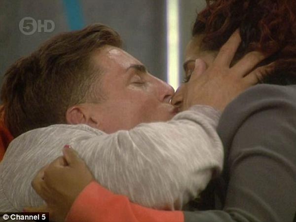 Marc O'Neill & Sam Kay Kiss & Make Out At Big Brother House!