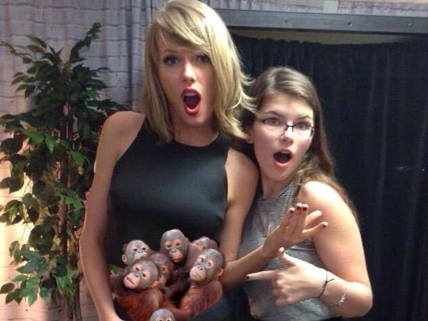 Fans Create Memes of Taylor Swift's Belly Button, See Pics