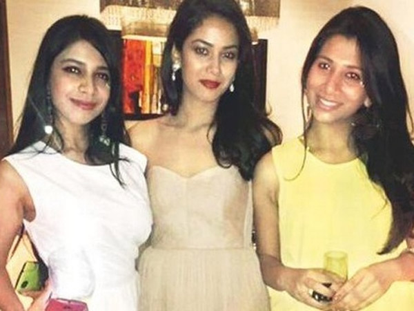 Mira Rajput With Her Friends