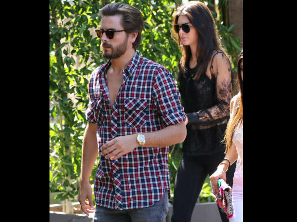 Kendall & Khloe Skip Their Diet For Some Mouth-Watering Pizza!