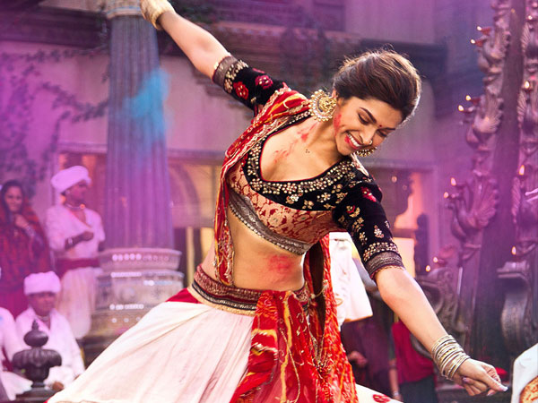 Deepika Dancing In Lahu Muh Lag gaya