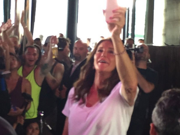 Caitlyn Jenner Makes 1st Big Appearance, Gets Love From Crowd