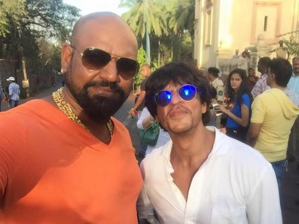 Shahrukh With A Fan