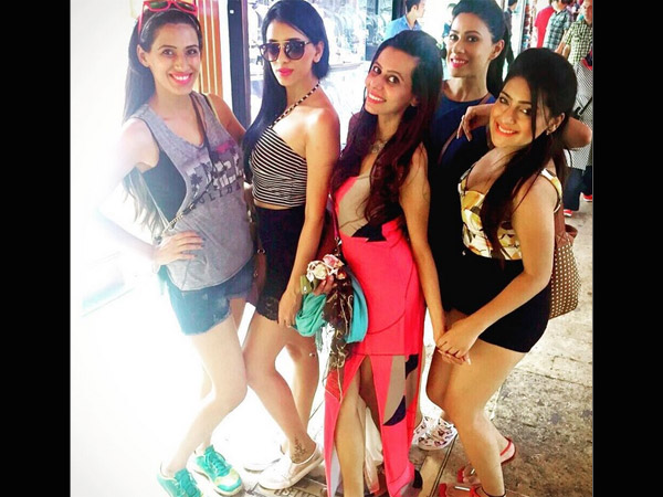 Smriti With Buddies! Smriti With Buddies!